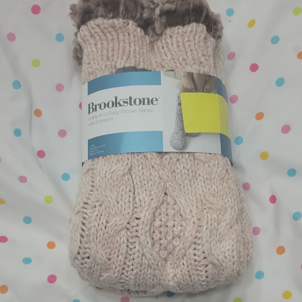 Brookstone Cream Cable Knit Slipper Socks Shoe Size 4-10